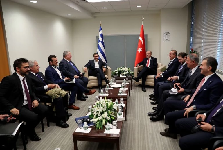 Πολεμικό μανιφέστο κατά Ελλάδας-ΗΠΑ από Ερντογάν: Έθεσε ζήτημα Θράκης και για «8» – Και ο αρχηγός της ΜΙΤ στη συνάντηση με Τσίπρα!